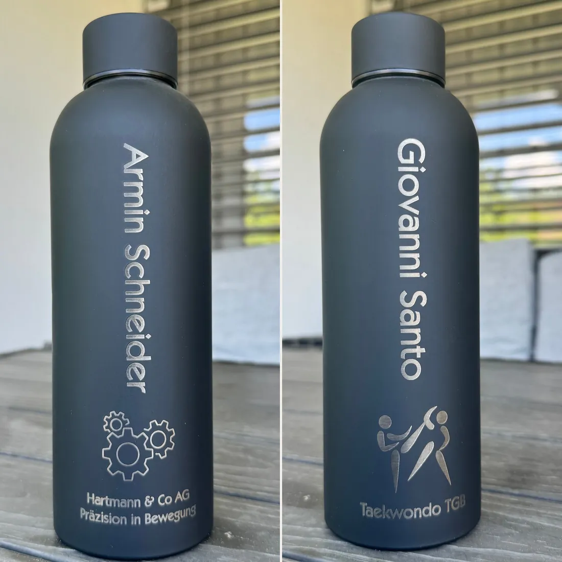 Zwei Thermosflaschen, graviert mit Vorname und dem Logo einer Firma und eines Vereins
