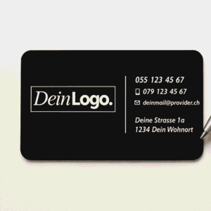 Dein Logo auf einer schwarzen Visitenkarte mit Kontaktinformationen und Adresse.